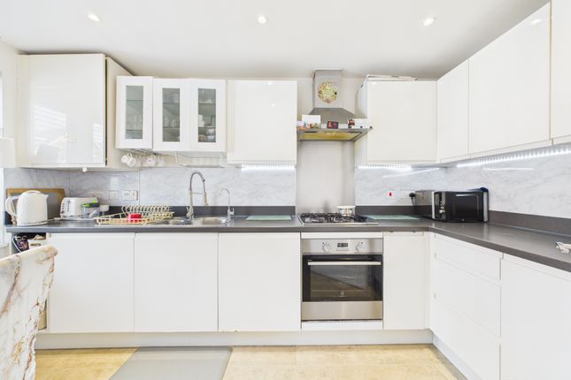 18 Kennedy Avenue, High Wycombe photo 3