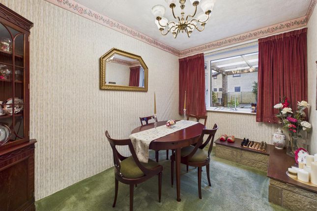 24, Chaddesden Close, Dronfield photo 4