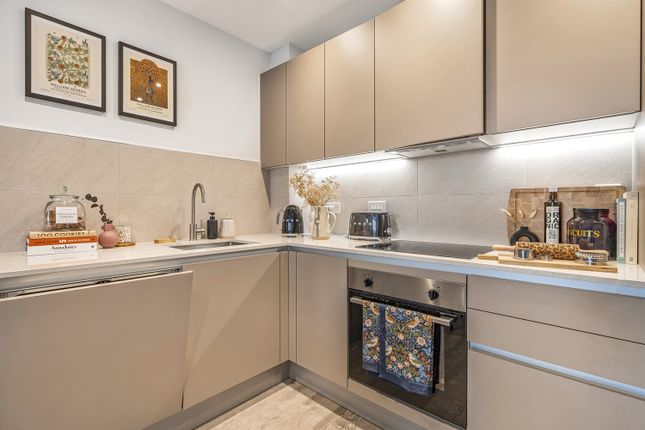3, Flat 81, Joseph Huntley Walk, Reading photo 2