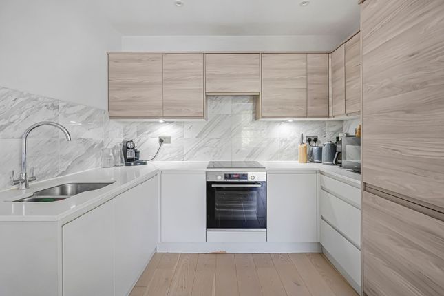 17e Ribblesdale Road, London photo 3