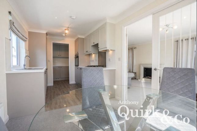 9, Shell Drive, Canvey Island photo 4