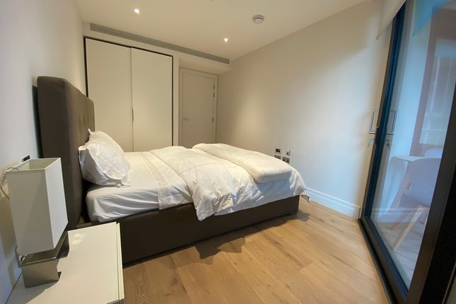 Flat for sale in Vauxhall, London