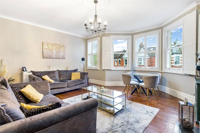 Flat for sale in Eaton Park Road, London