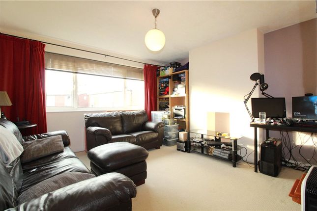 2 Bed Flat For Sale In Fairlawn Close Leamington Spa