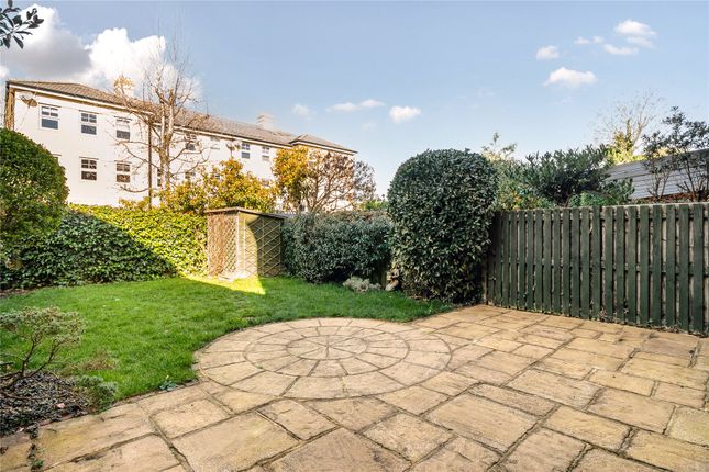 8, Meadow View, Surrey photo 4