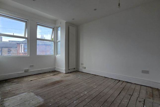 114, Sibley Grove, London photo 5