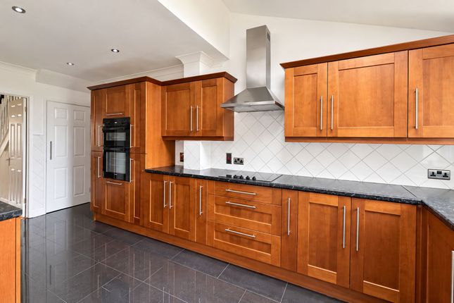 23 Englefield Crescent, Rochester photo 4