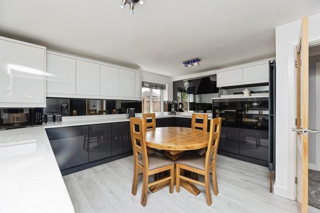 37, Meadow Croft, Pontefract photo 2