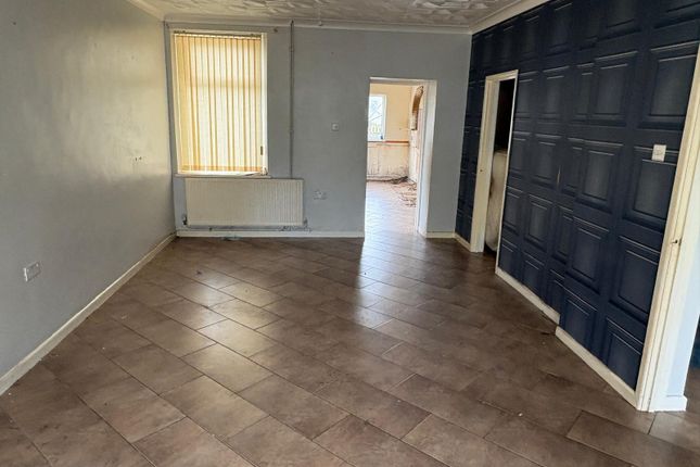 31 High Street, Grovesend, Swansea photo 3