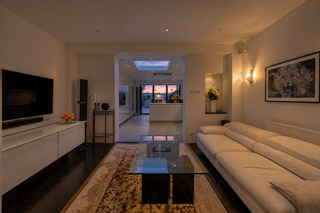 18, Medfield Street, London photo 4