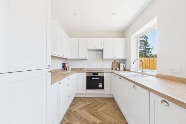 6, West End Way, Lancing photo 4