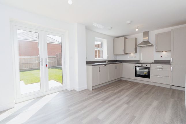 81, Dawes Way, Cannock photo 3