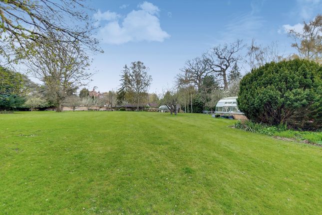 Flat for sale in Woburn Park, Woburn Hill, Addlestone
