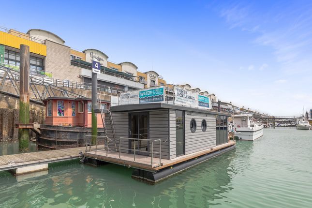 Thumbnail Flat for sale in Little Venice Country Marina, Kent