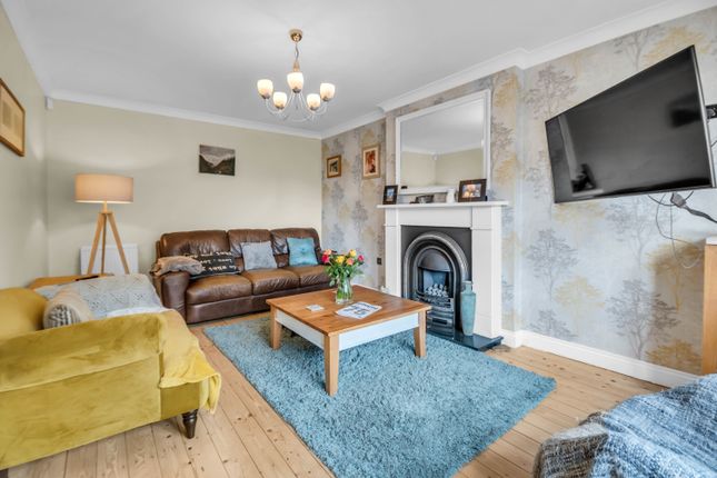 18, Holywell Avenue, Castleford photo 2