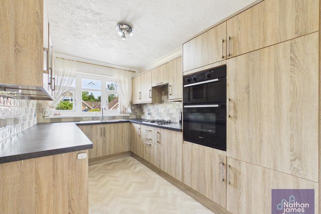 30, Castle Lea, Caldicot photo 2
