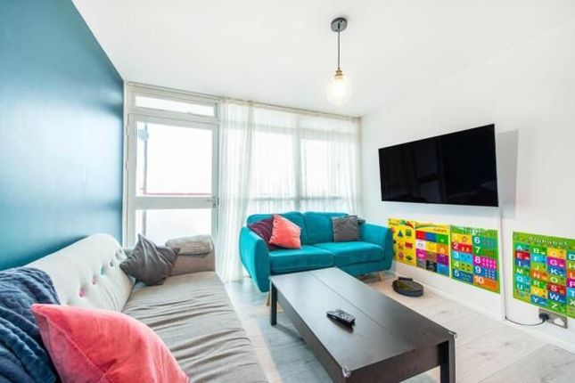 Flat 37, The Beckers, London photo 2