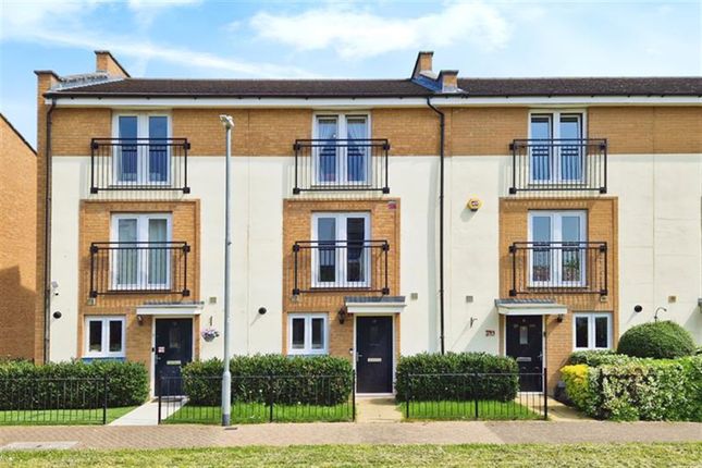 Town house for sale in Clenshaw Path, Basildon