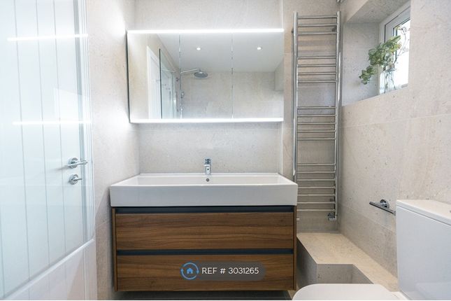 Flat, Harney Court Ommaney Road, London photo 5