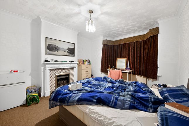 129, Coles Green Road, London photo 3