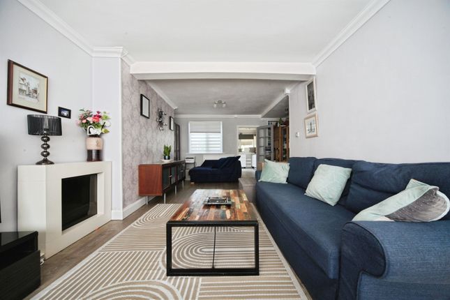 11, Applecroft Road, Luton photo 3