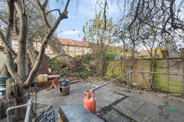26, Kimberley Road, London photo 4