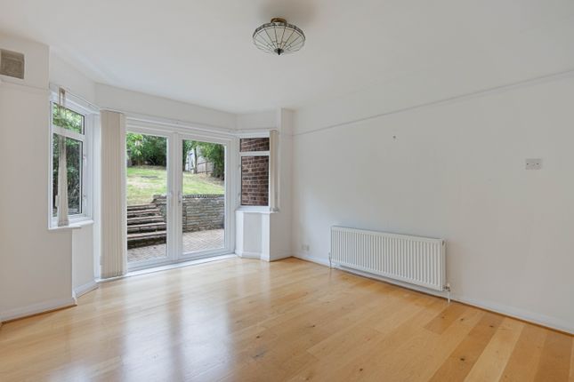 16, Sunset Gardens, South Norwood photo 4