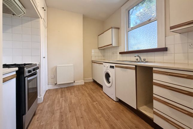 Flat 2, 4, Bramley Hill, South Croydon photo 4
