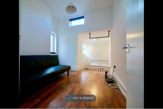 Flat A, London photo 3