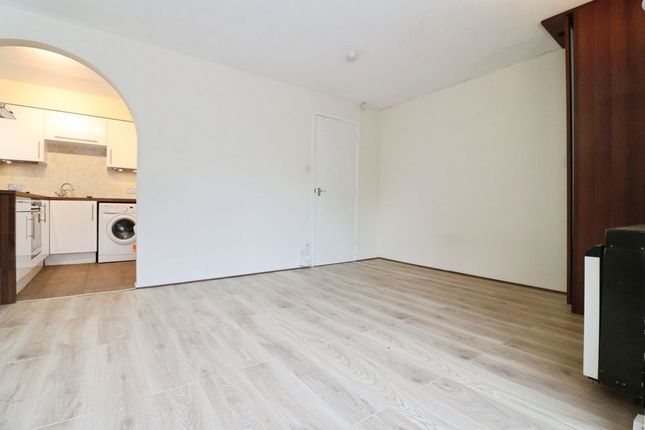 163, Mead Avenue, Slough photo 4