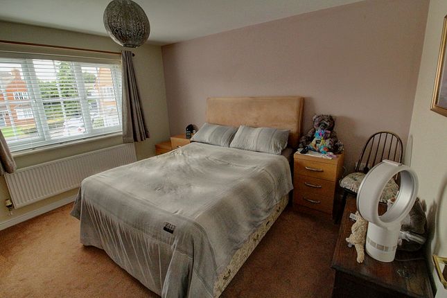 6, Coombe Drive, Nuneaton photo 2
