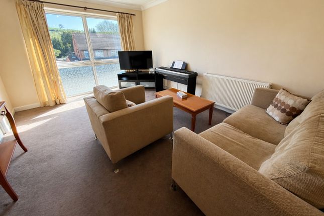 8 Fairfield Close, Dunstable, Bedfordshire photo 3