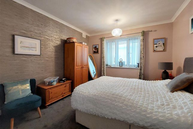 Flat for sale in Westwood Gardens, Scarborough