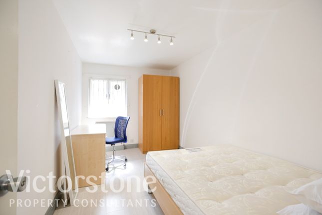 Flat 34  Flat 34, Polygon Road, London photo 5