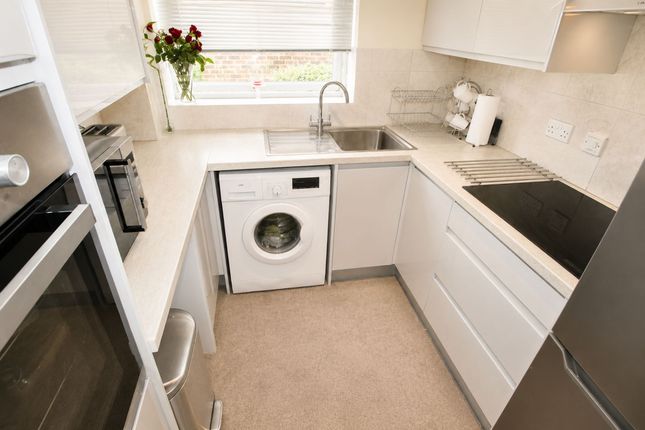 7 White Court Thornton Close, Guildford photo 4