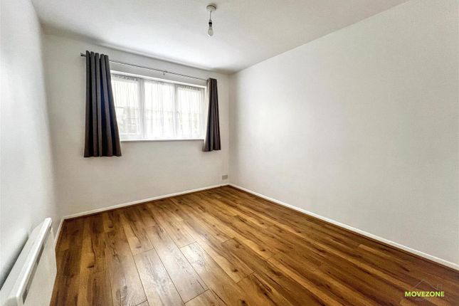 Lowry Crescent, Mitcham photo 3