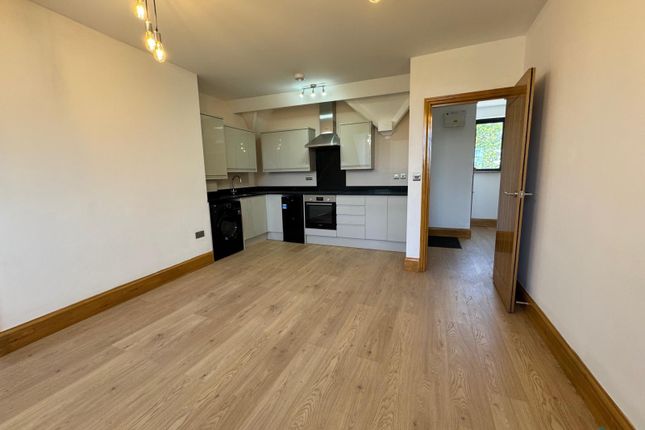 28B High Street, Bushey photo 2