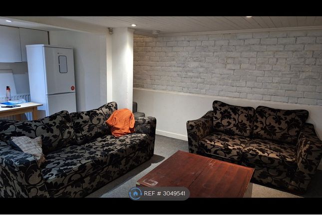 Beechwood View, Burley, Leeds photo 4