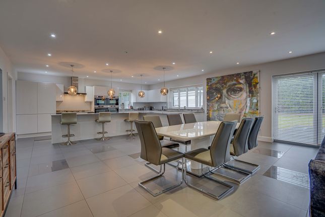 5 Chestnut Close, Eastleigh photo 2