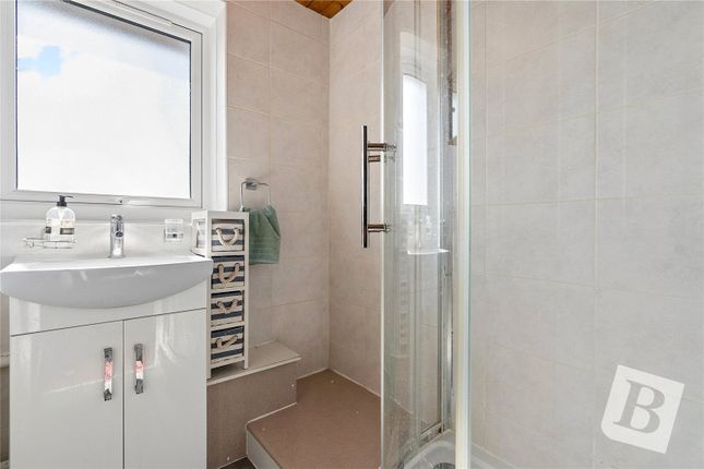 23, Bradwell Avenue, Dagenham photo 4