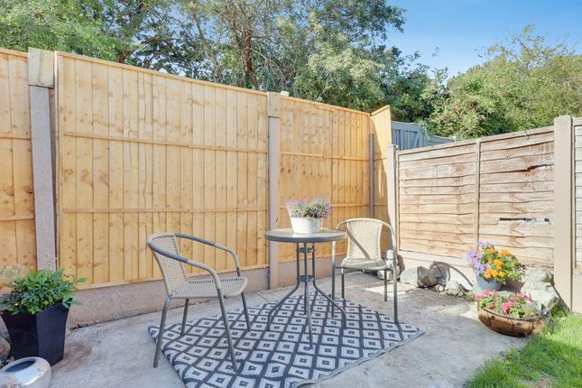 82, Latimer Drive,, Basildon photo 2