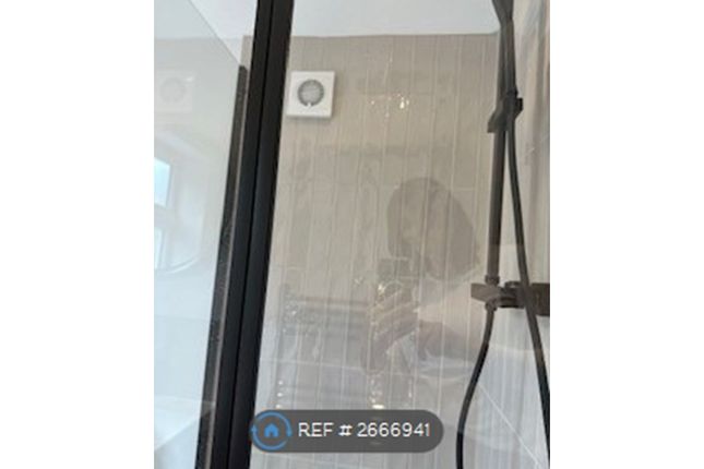 Generic Ensuite Shower