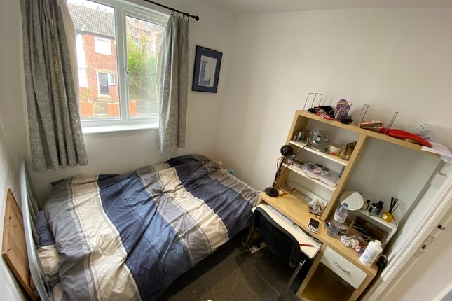 Terraced house to rent in Kelso Gardens, Hyde Park, Leeds