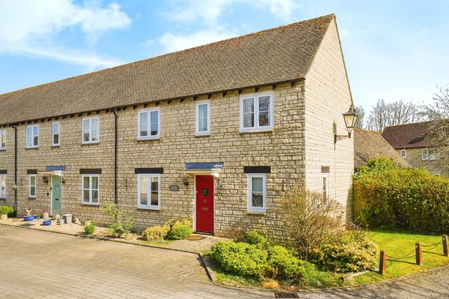 6, Glissard Way, Burford photo 2