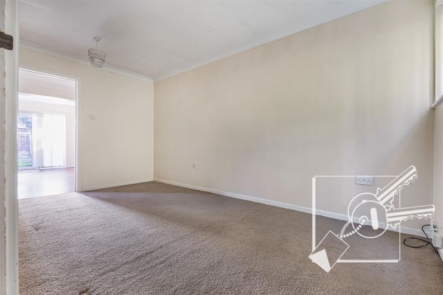 151, Ayelands, Longfield photo 4