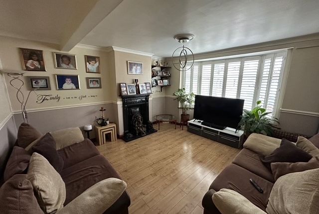 95 , KENNETH ROAD, CHADWELL HEATH, ESSEX  photo 2
