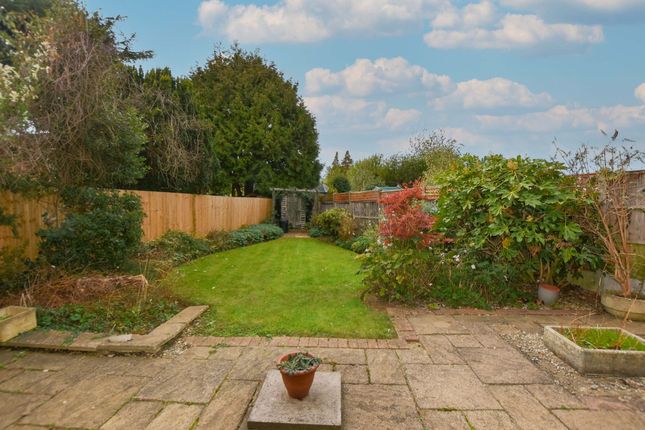 4 Holme Drive, Leicester photo 4