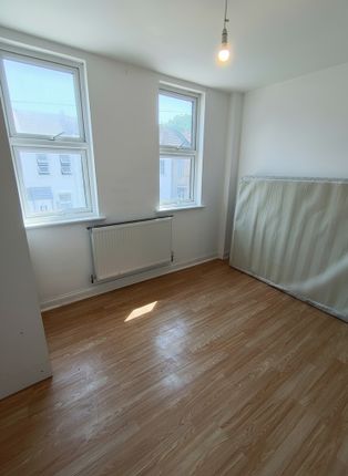 43, Myrtle Road, Hounslow photo 5