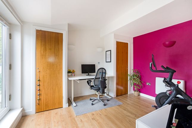 Flat for sale in Leading Edge, Bristol