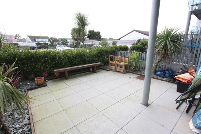 Flat to rent in Pentire Crescent, Newquay